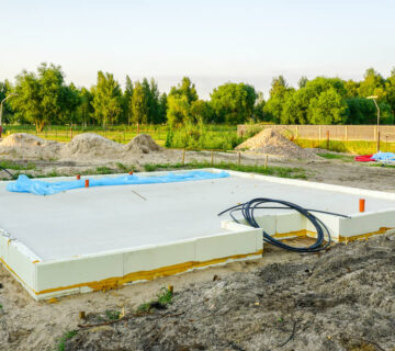 fundamenty na placu budowy